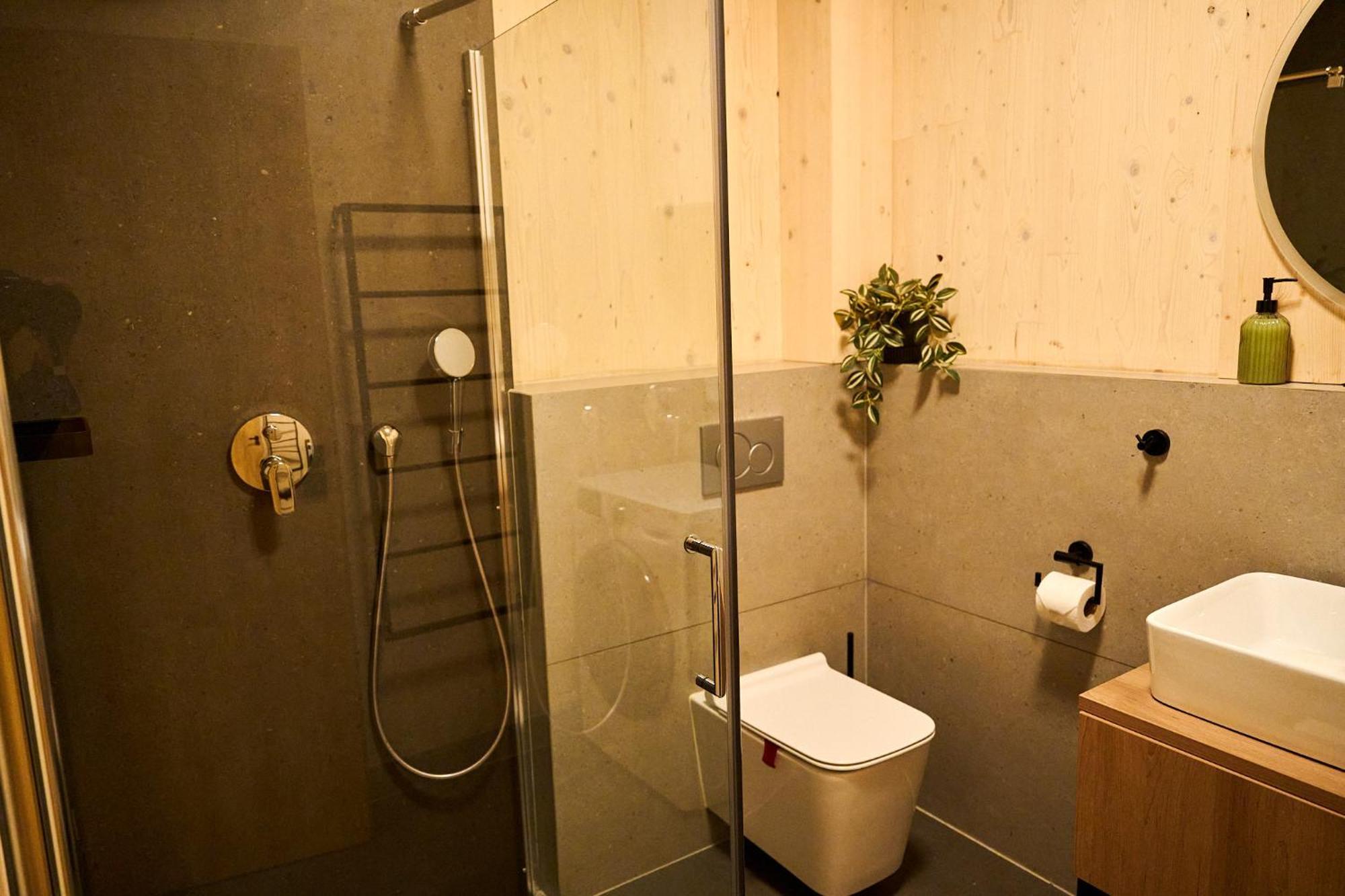 דמנובסקה דולינה 1-Bedroom Apartment Adam With Free Parking מראה חיצוני תמונה
